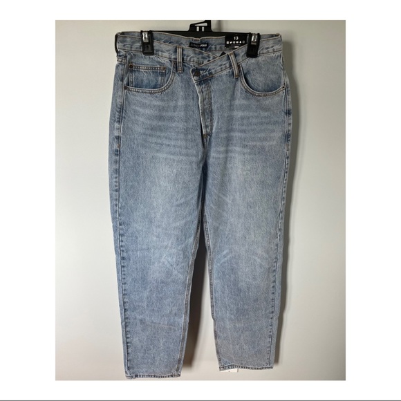 FASHION NOVA Crossover Straight Leg Jeans - Picture 1 of 4